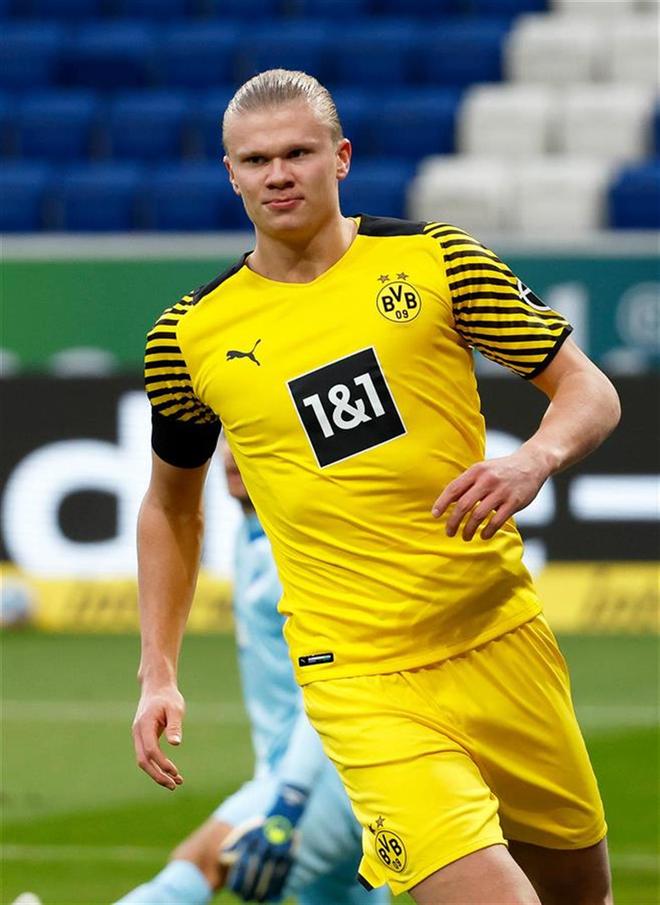 记者：球员间有梅西和德保罗这般挚友很棒，球队间有就很怪了（记者：梅西-德保罗式挚友放在球员间很美好，放到球队间就显得怪了）