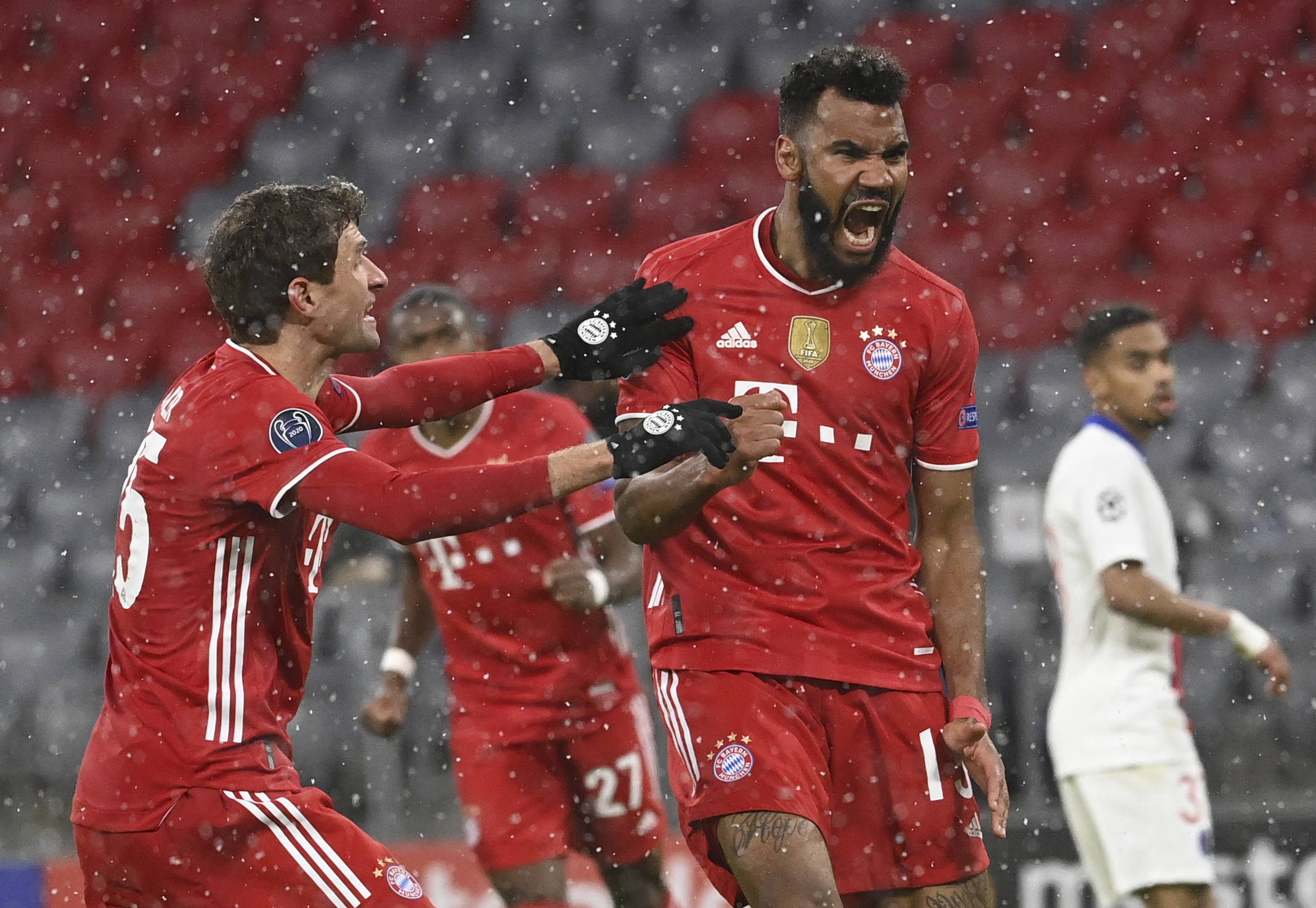 有惊无险，小麦和孔蒂所乘飞机警告灯误报导致飞机迫降（虚惊一场，小麦与孔蒂所乘航班因警示灯误报紧急降落）