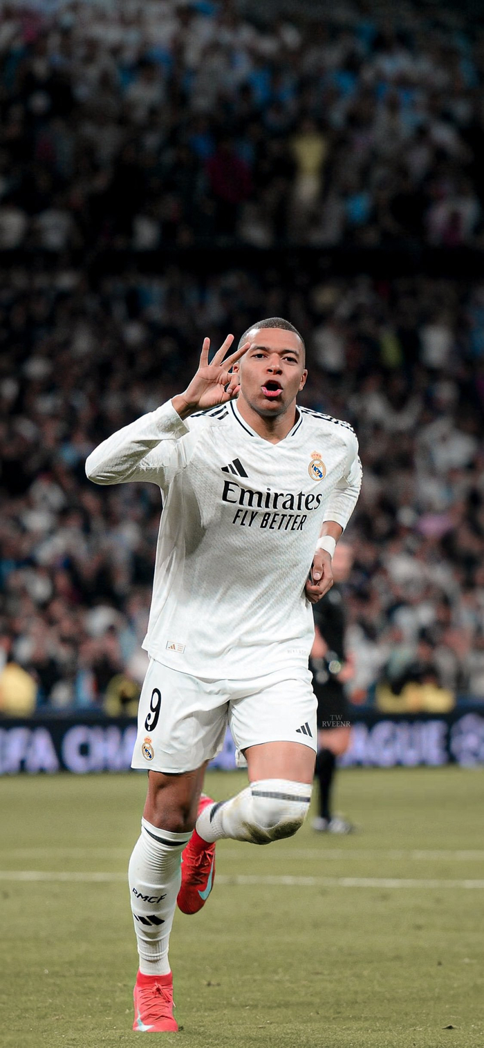 巴西女排3-2战胜日本女排，夺得世女排联赛半决赛冠军。（巴西女排五局险胜日本3比2，摘得世女排联赛半决赛桂冠）