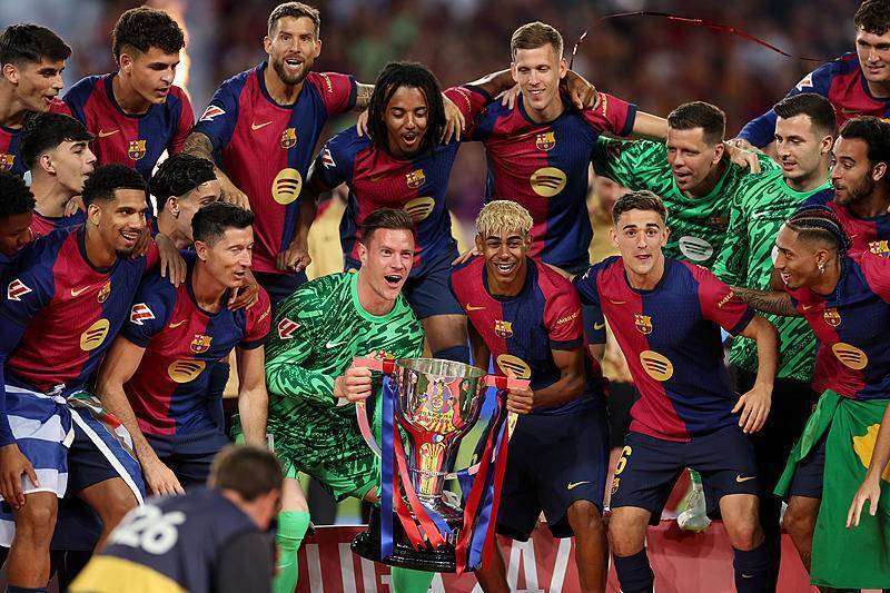 荷兰进攻体系流畅自然（荷兰进攻体系运转自如）