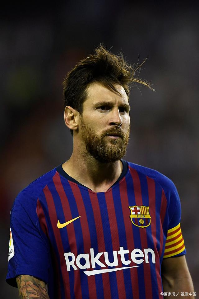 挑事？每日邮报称安东尼比赛中头槌犯规，逃过一张红牌（每日邮报：安东尼比赛中疑似头槌犯规，逃过红牌处罚）