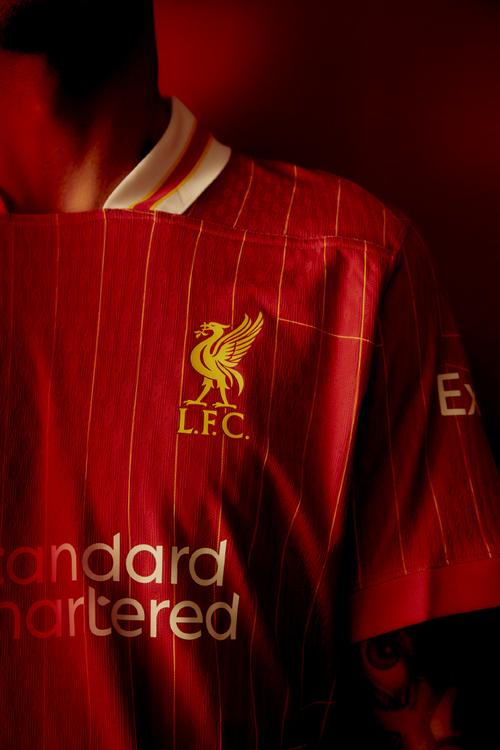 健康的蓝军队长 边后卫改踢后腰那就是真强 身价暴涨1500万欧（满血归来的蓝军队长转型后腰实力尽显，身价飙升1500万欧）