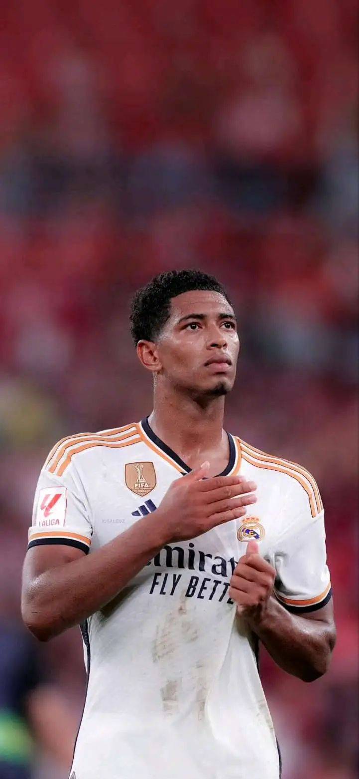 后卫身体对抗强度惊人，主帅盛赞（后卫对抗硬度爆表，主帅力赞）