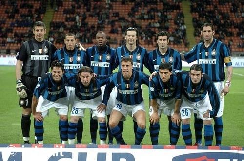 中超改跨年制，融入世界还是盲目跟风？（中超推行跨年赛制：迈向国际，抑或随波逐流？）