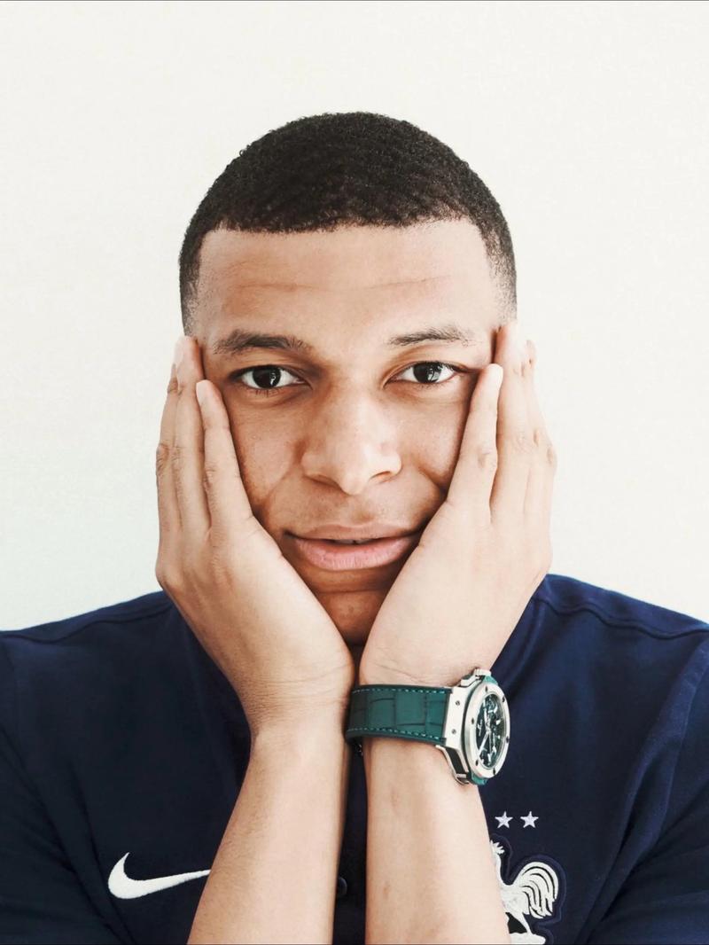 埃梅加：很荣幸完成荷兰队首秀，明年能入选世界杯大名单就知足（埃梅加：荣幸迎来荷兰队首秀，若明年入选世界杯名单已心满意足）