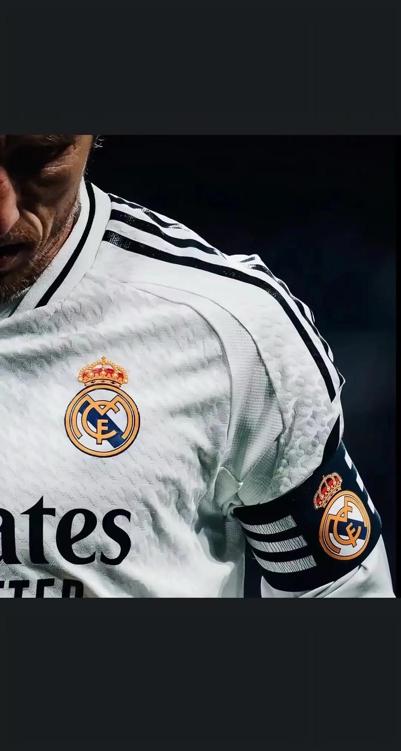 公务还是放松？纳赛尔出现在圣西罗现场观看米兰德比（公务还是休闲？纳赛尔现身圣西罗观战米兰德比）