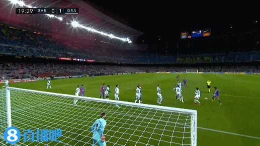 纽卡球迷在基地附近拉横幅：伊萨克是只纯粹的老鼠（纽卡球迷在基地外拉横幅：称伊萨克为一只彻头彻尾的老鼠）