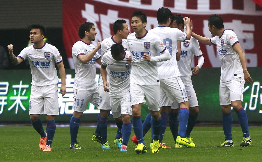 客战塞尔塔戴帽，莱万巴萨生涯第4次上演帽子戏法（莱万客场对塞尔塔上演帽子戏法，巴萨生涯第4次戴帽）